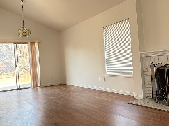 3rd image of 25780 Daphne Ct
