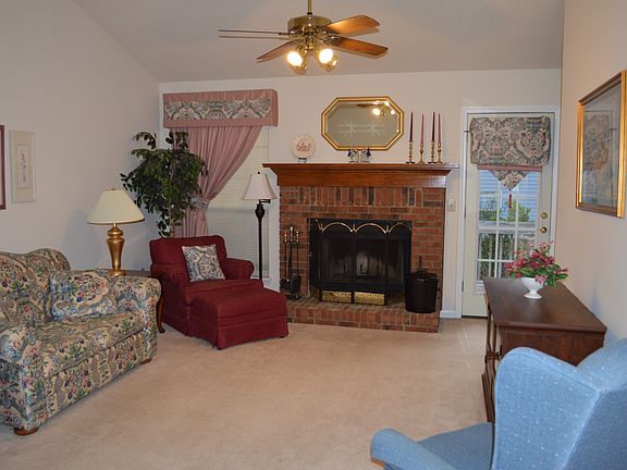 3rd image of 200 Bradford Ln