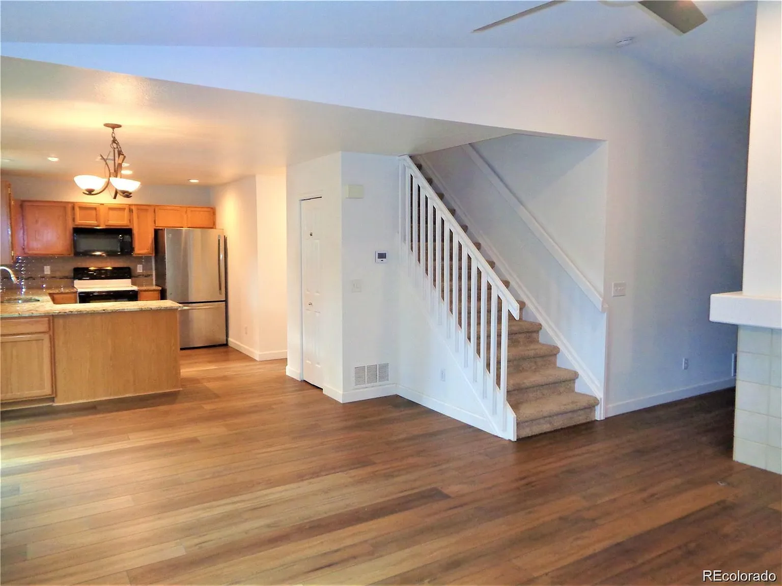 4 bed, 3.5 bath, 1961 sqft, $3,200 — Photo 4