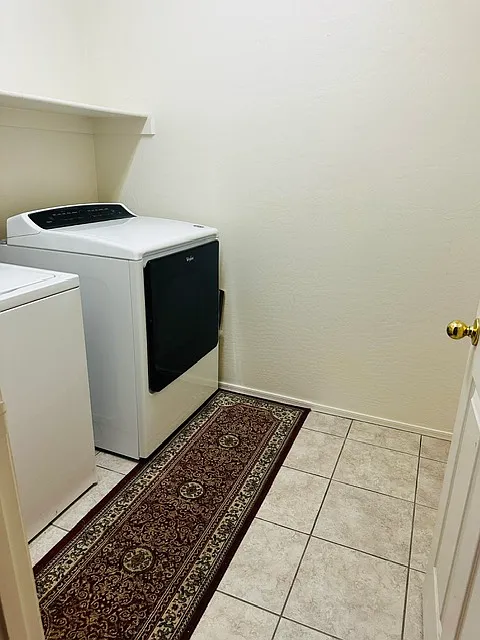 4 bed, 2165 sqft, $2,399 — Photo 2