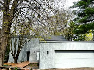 204 E Sherwin Cir, Urbana, IL 61802