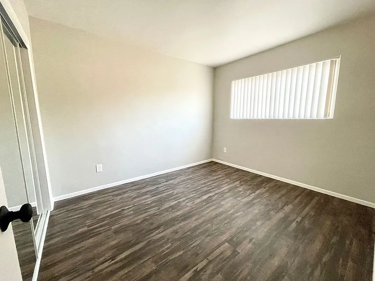 1100-1154 N Mollison Ave — Photo 13