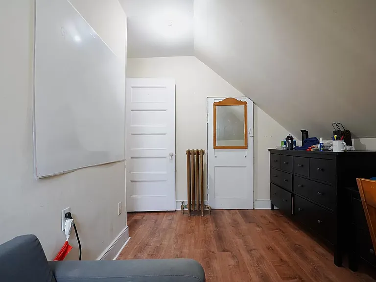 Bonus room / office