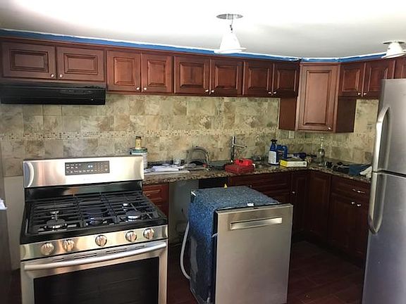 2nd image of 61 Hunter Ave
