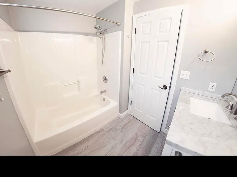 934 NW Negus Ln — Photo 20