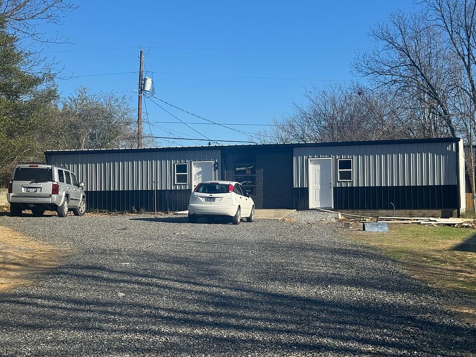 2nd image of 831 Louisiana Ave