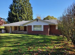 802 Prosperity Rd, Mount Hope, WV 25880