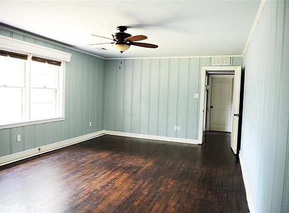 5th image of 701 W Moore Ave