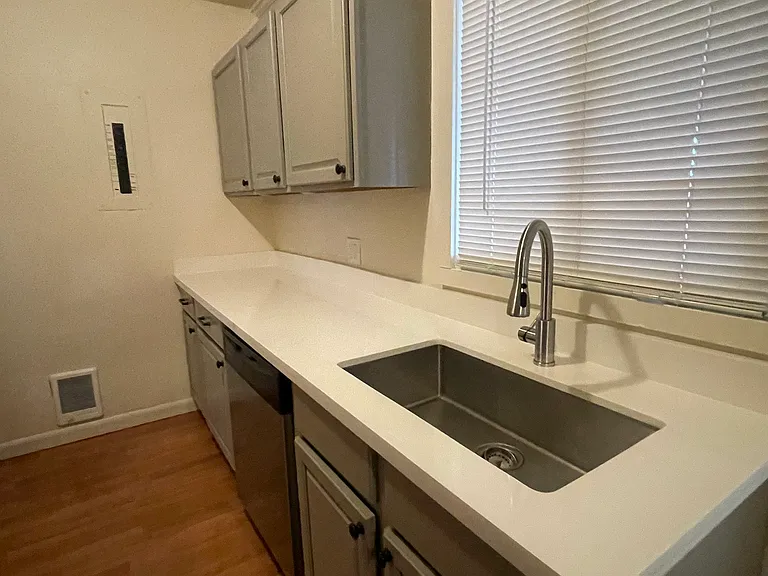 2810 Fairmount Ave — Photo 7