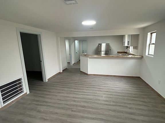 3rd image of 1008 N Z St #A