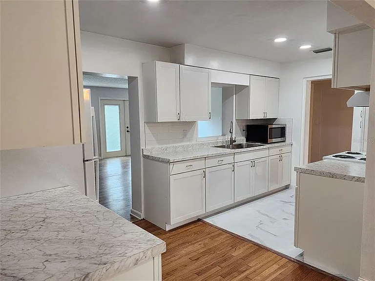 8 Poinsettia Dr — Photo 9