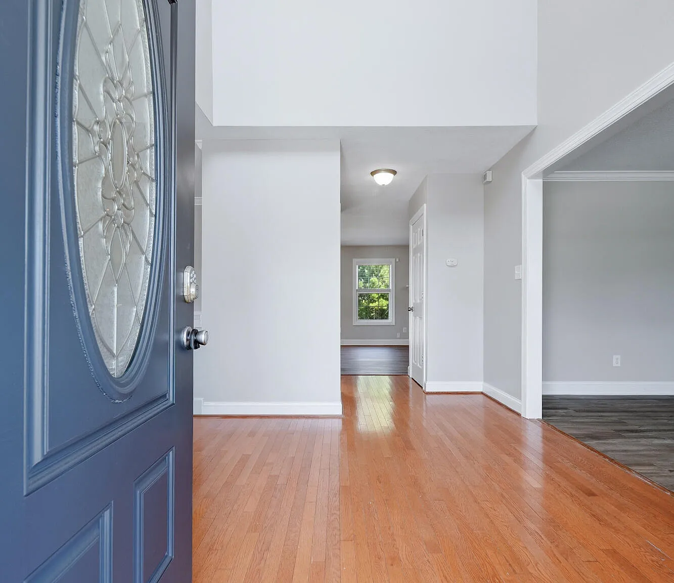 5 bed, 2.5 bath, 2594 sqft, $2,495 — Photo 2