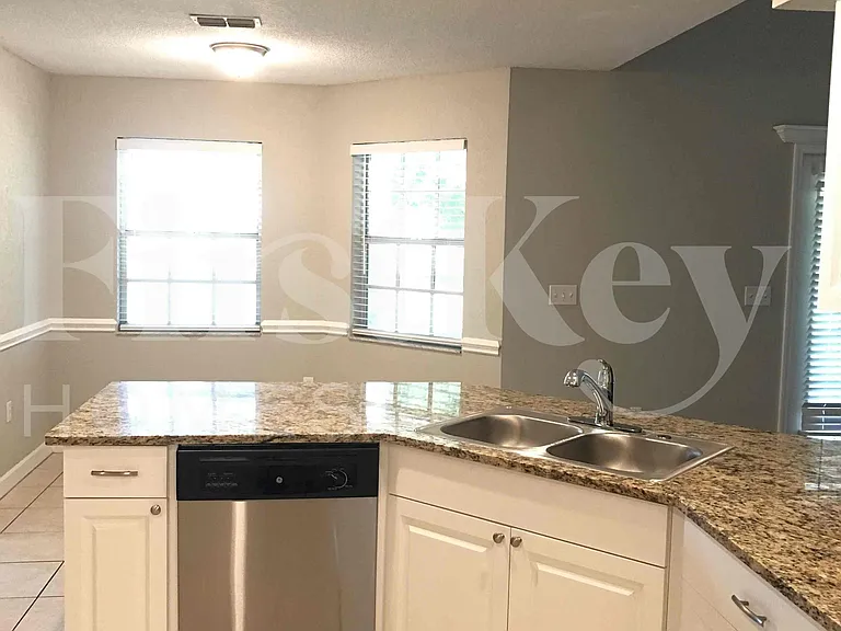 2224 Palmview Cir E — Photo 9
