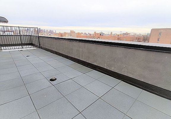 2nd image of 25-28 Broadway #5EE