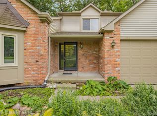 456 Rosario Ln, White Lake, MI 48386