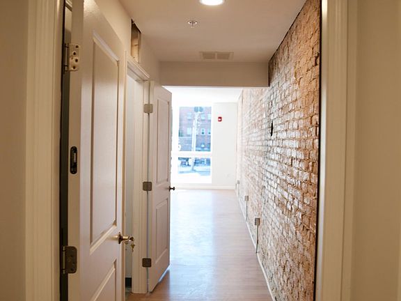 3rd image of 437 N Salina St #1