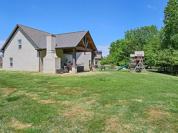 3rd image of 25908 Camden Ct