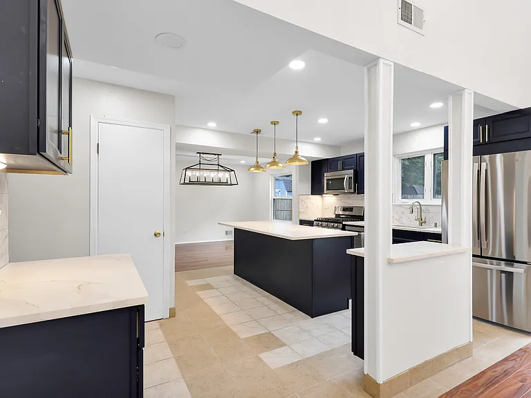 19 Pierson Dr — Photo 3