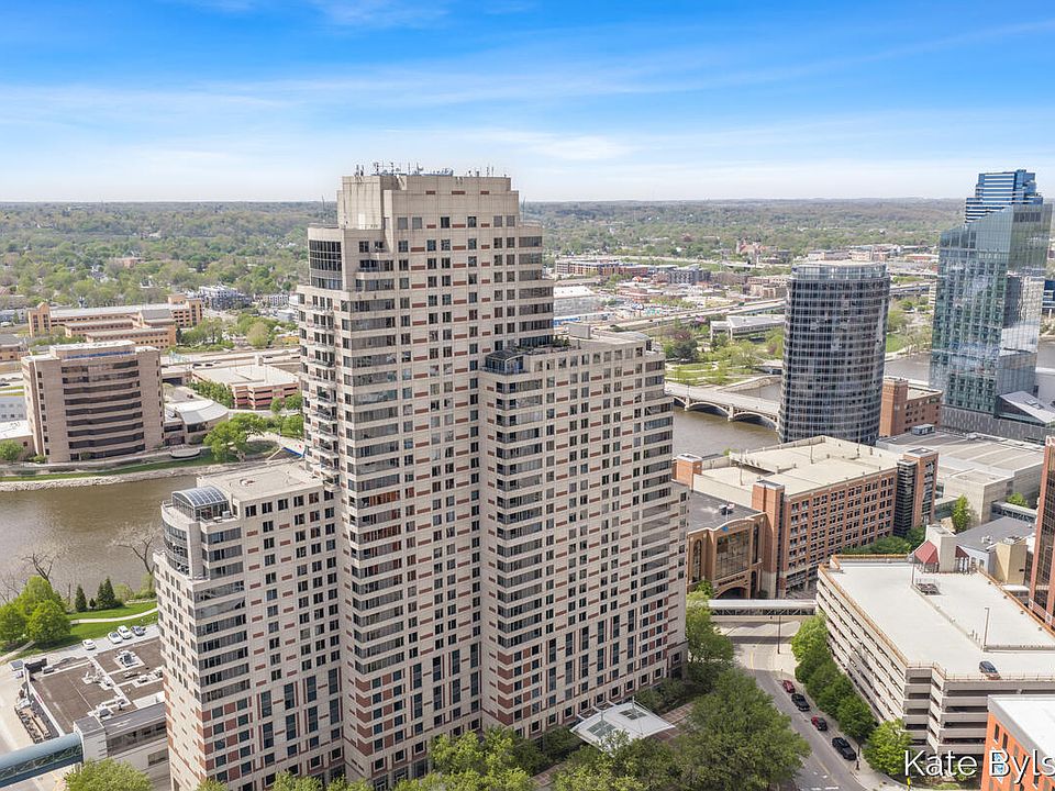 1st image of 33 Campau Cir NW