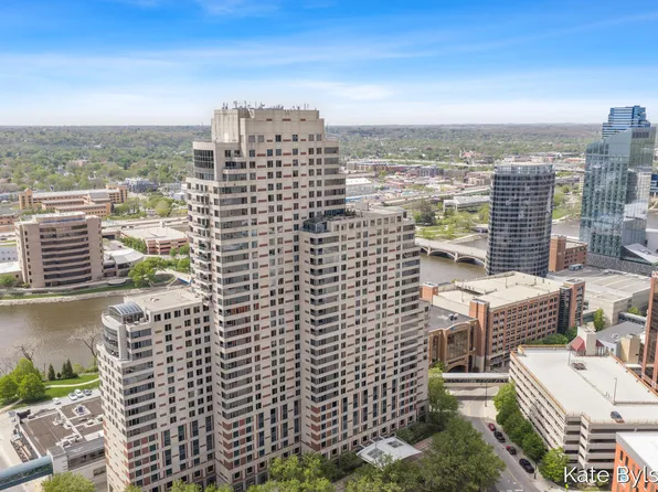 33 Campau Cir NW, Grand Rapids, MI 49503