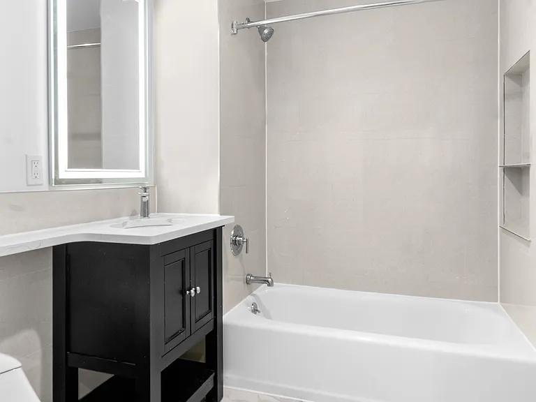 39-04 29th St #5B — Photo 4