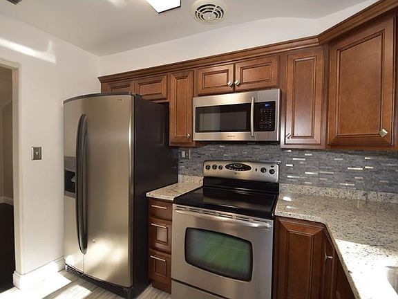 5th image of 1219 Crestview Dr