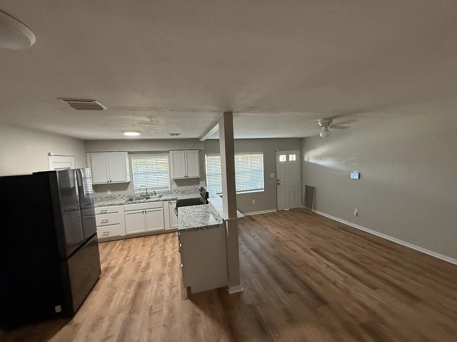 3 bed, 1219 sqft, $2,000 — Photo 3