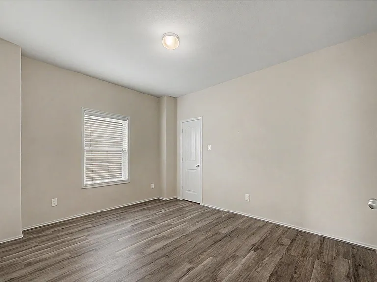 18319 Amalfi Coast Dr — Photo 26