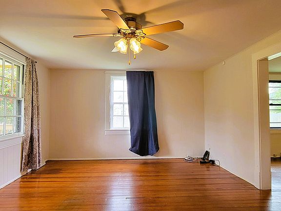 2nd image of 4059 Oakleys Ln