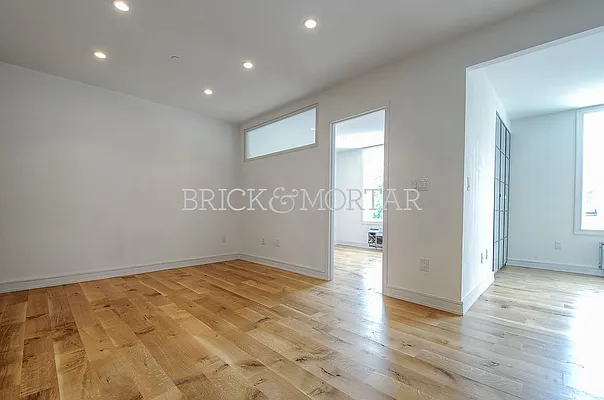 Rented by Brick&Mortar | media 14