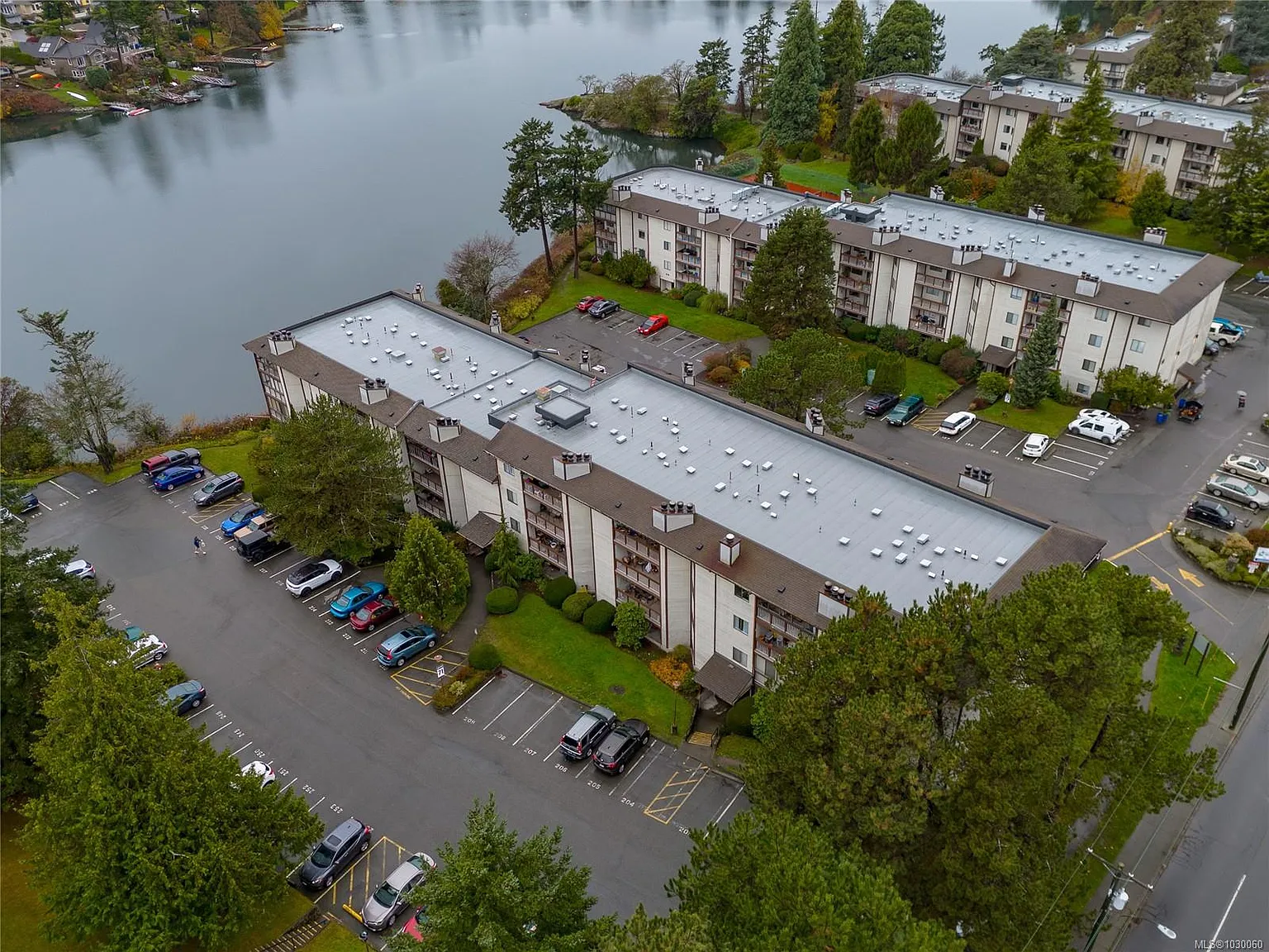 69 Gorge Rd W #203 photo 1