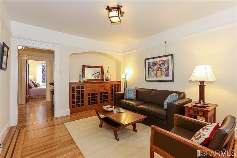 1st image of 239 Cotter St