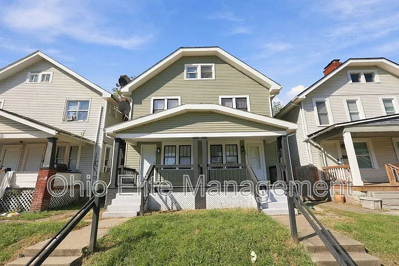 3 bed, 1.0 bath, 1260 sqft, $1,350 — Photo 2