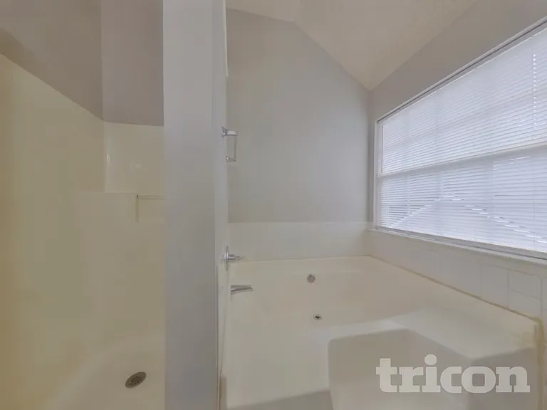 3028 Stonebridge Creek Dr — Photo 9