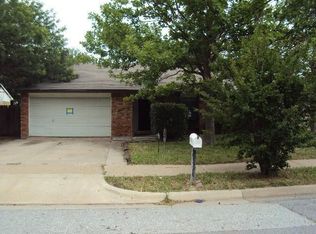 6813 Glenwood Dr, North Richland Hills, TX 76182