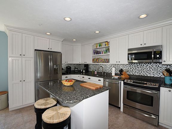 5th image of 24 Highland Ter APT 2401