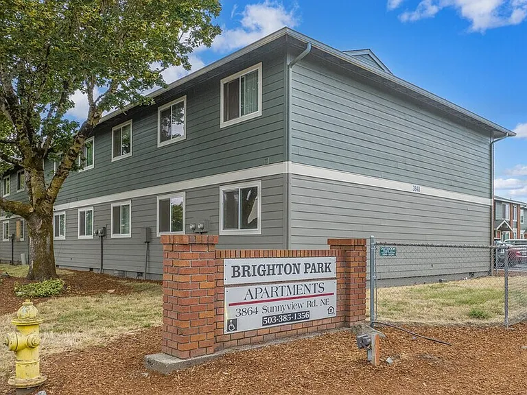 Brighton Park East Apartments — Photo 38