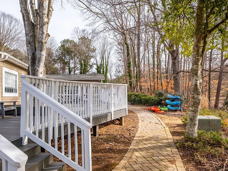 The Lake House at Martins Landing — Photo 34