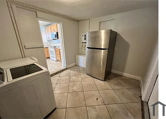 925 School St — Photo 1