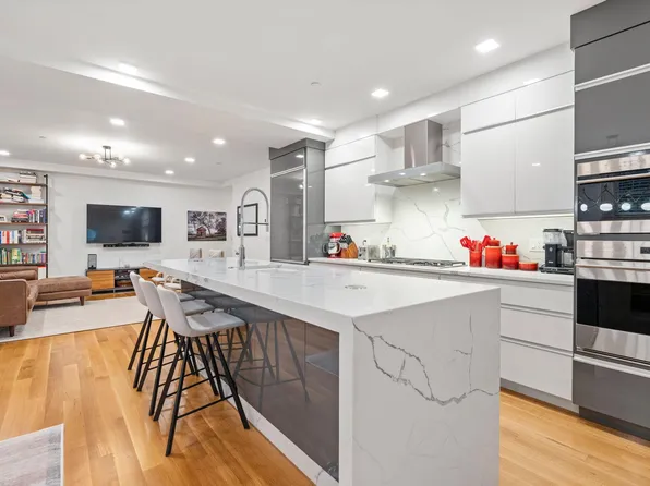 1762 Beacon St, Brookline, MA
