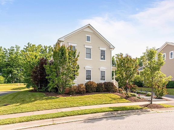 3rd image of 1123 Brook Cir
