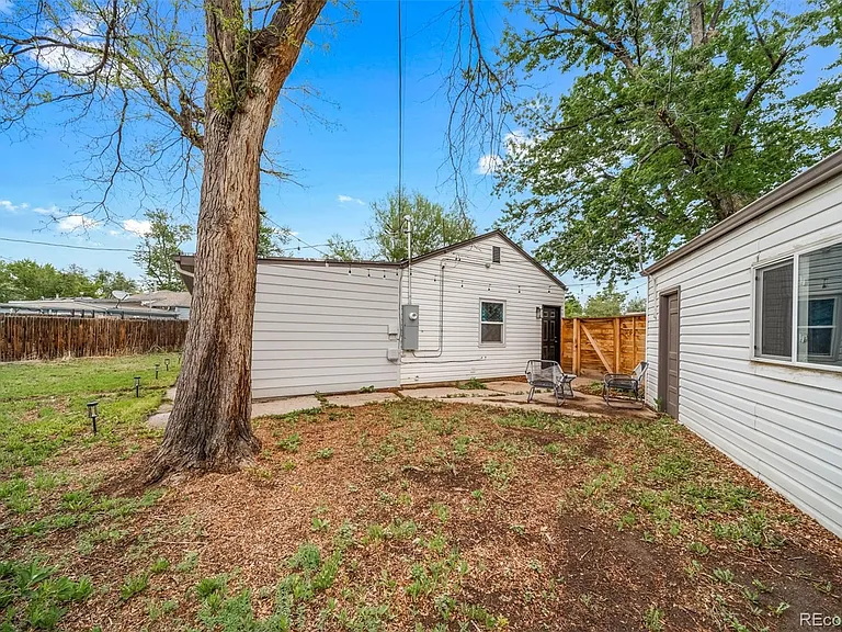 2395 S Irving St — Photo 28