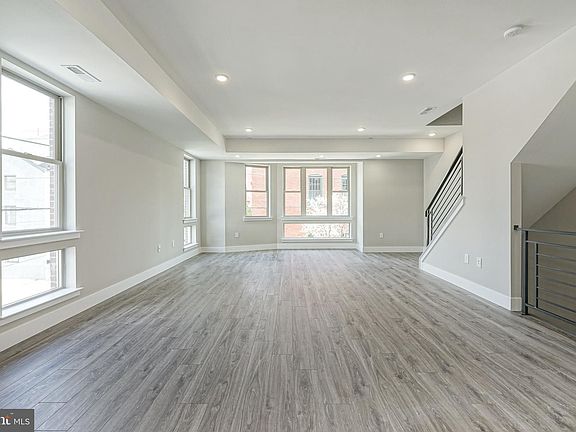 5th image of 300 W Jefferson St #B