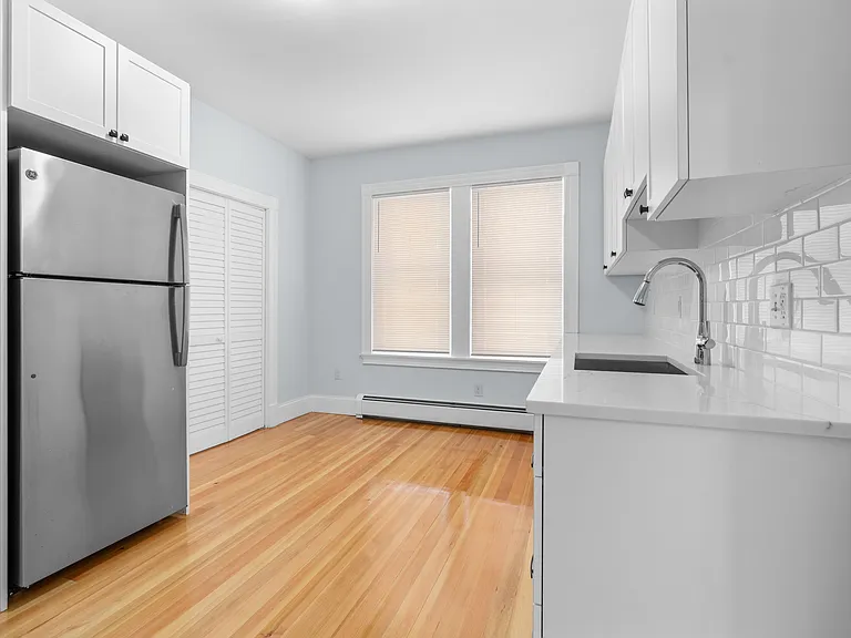 15 Romsey St #1 — Photo 3