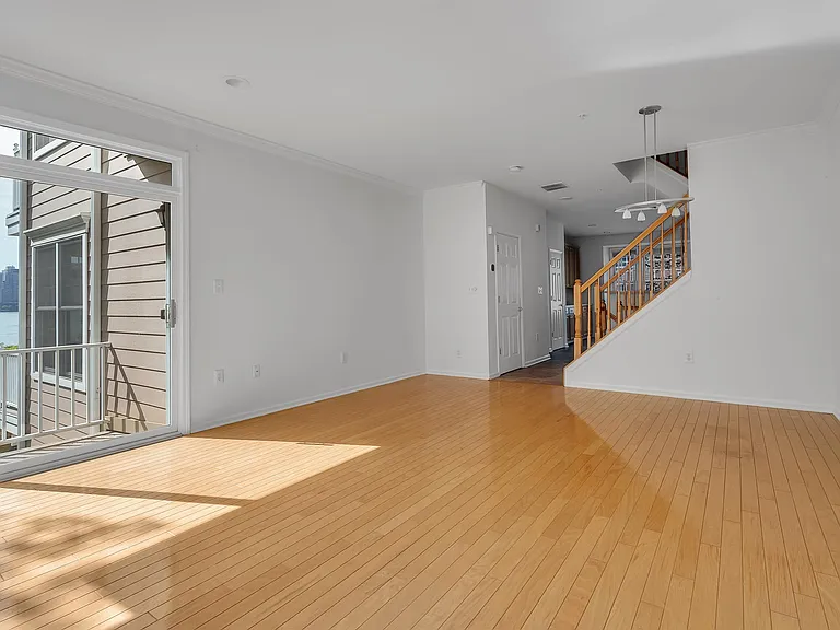 451 Albany Ct — Photo 12