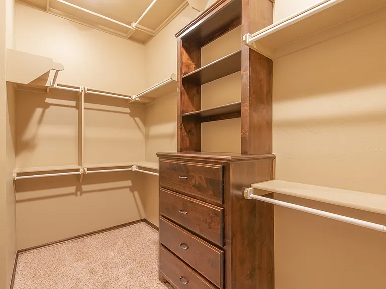 701 Lindsey Ln — Photo 21