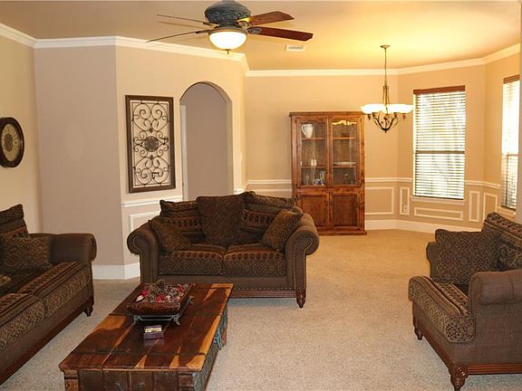 3rd image of 1 Greenhollow Ln