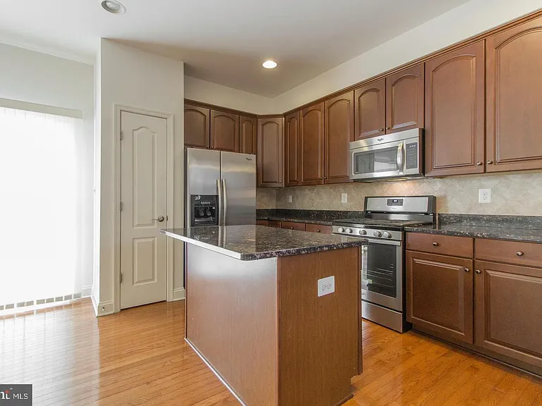 23045 Sweetspire Dr — Photo 11