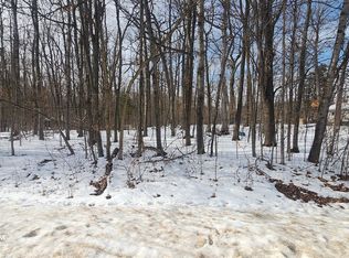 1 Driftwood Dr, Fenton, MI 48430