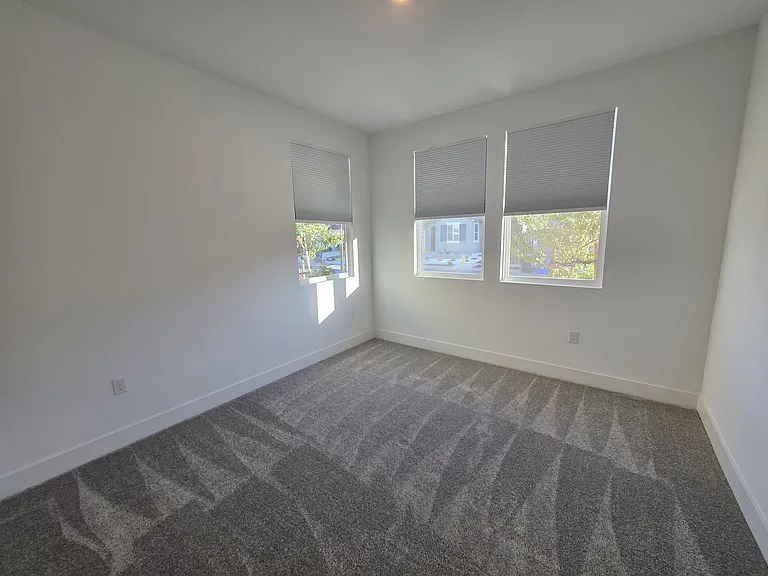 2649 Dashwood St — Photo 20